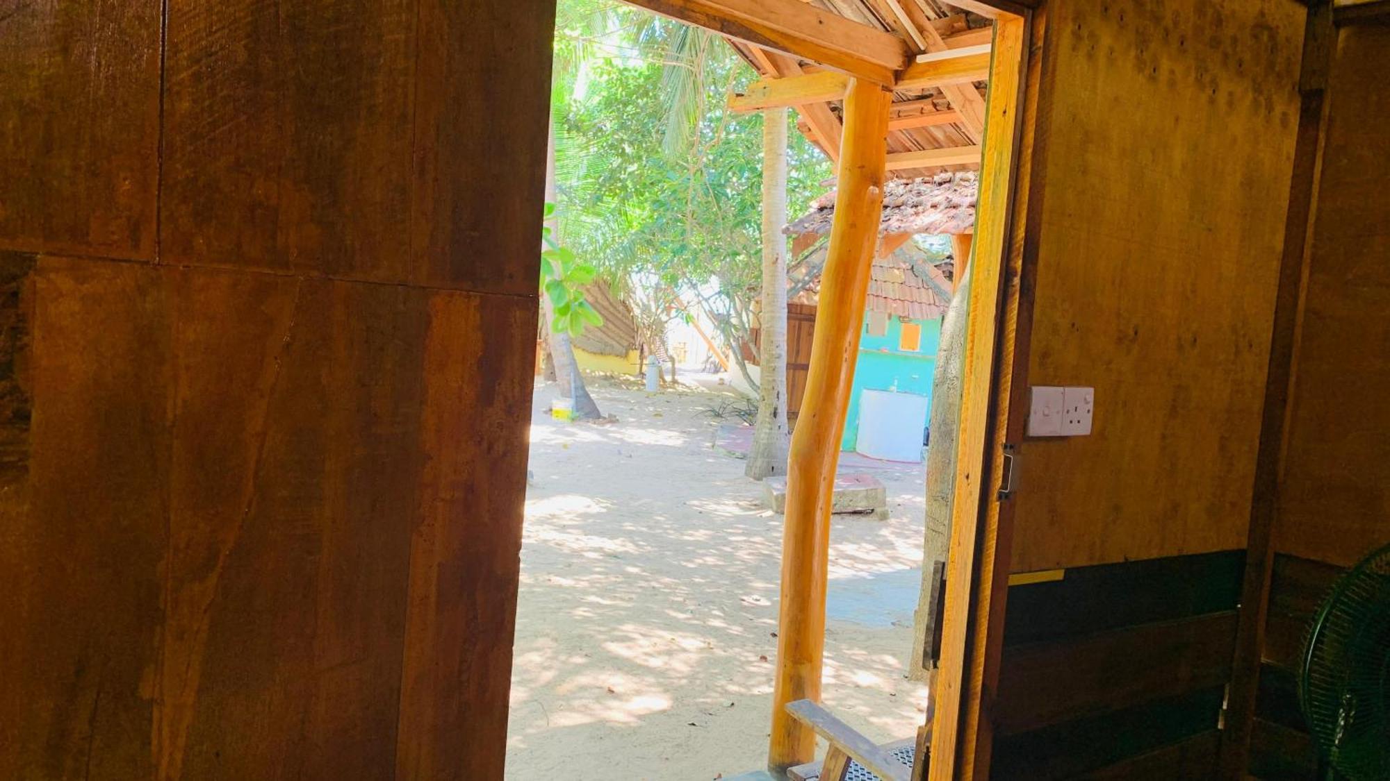 Breezy Beach Cabanas Arugam Bay Bagian luar foto
